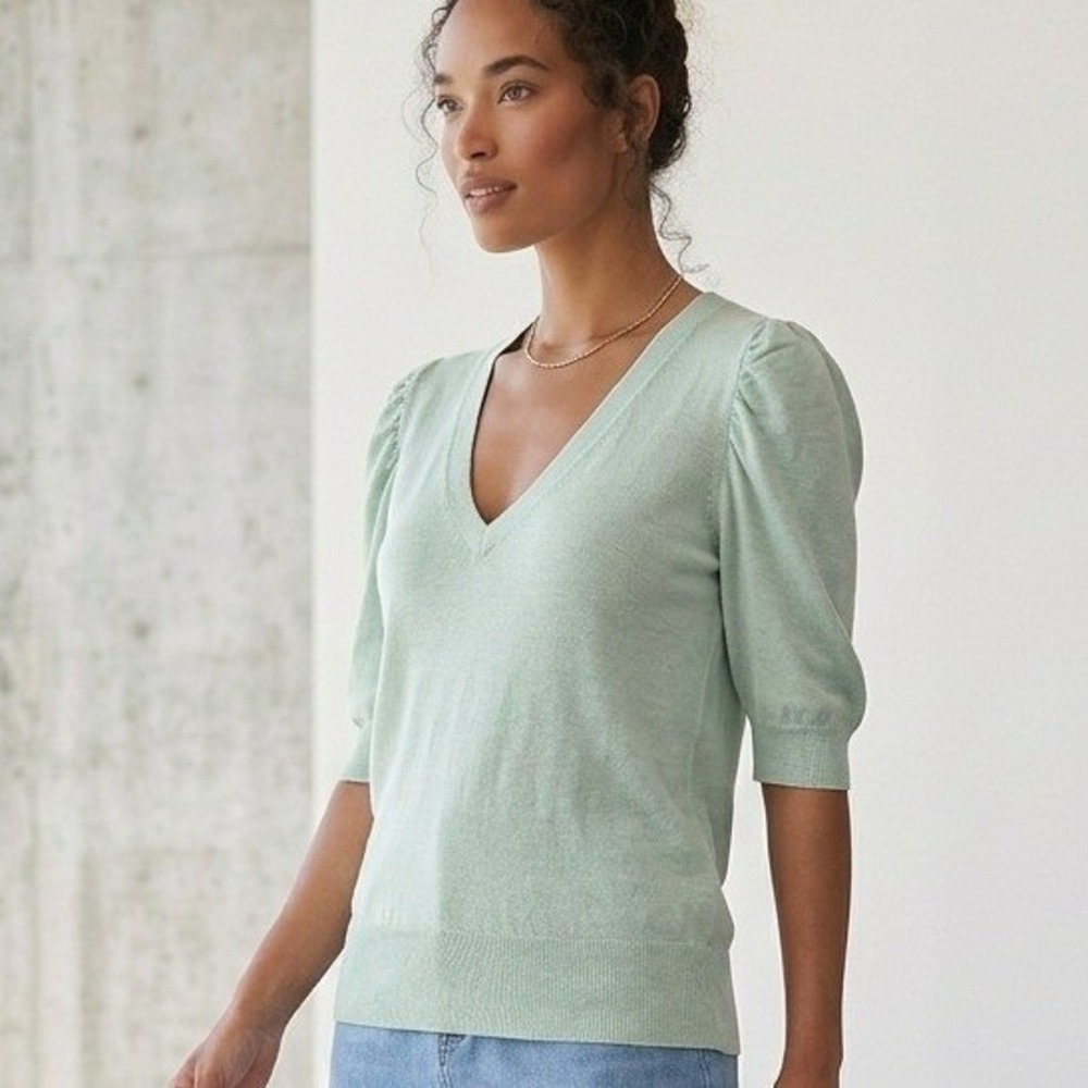 White House Black Market Mint Green VNeck Puff Sleeve Knit Top Women L Secretary